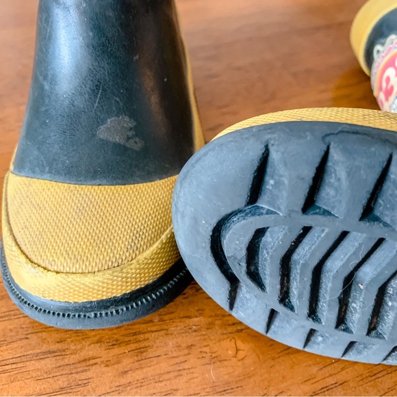 Joe Fresh • Rubber Boots - Picture 2 of 4